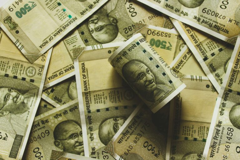 Old vs new tax regime comparison guide for salaried Indians FY 2025-26